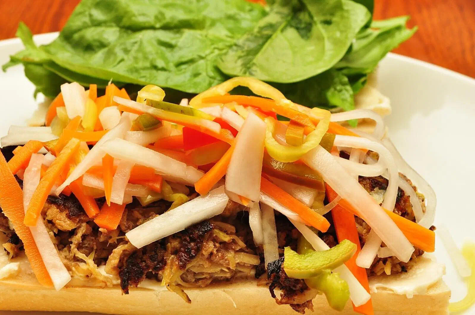 Bánh Mì Sài Gòn: Hành Trình Từ Ổ Bánh Pháp Đến Biểu Tượng Toàn Cầu