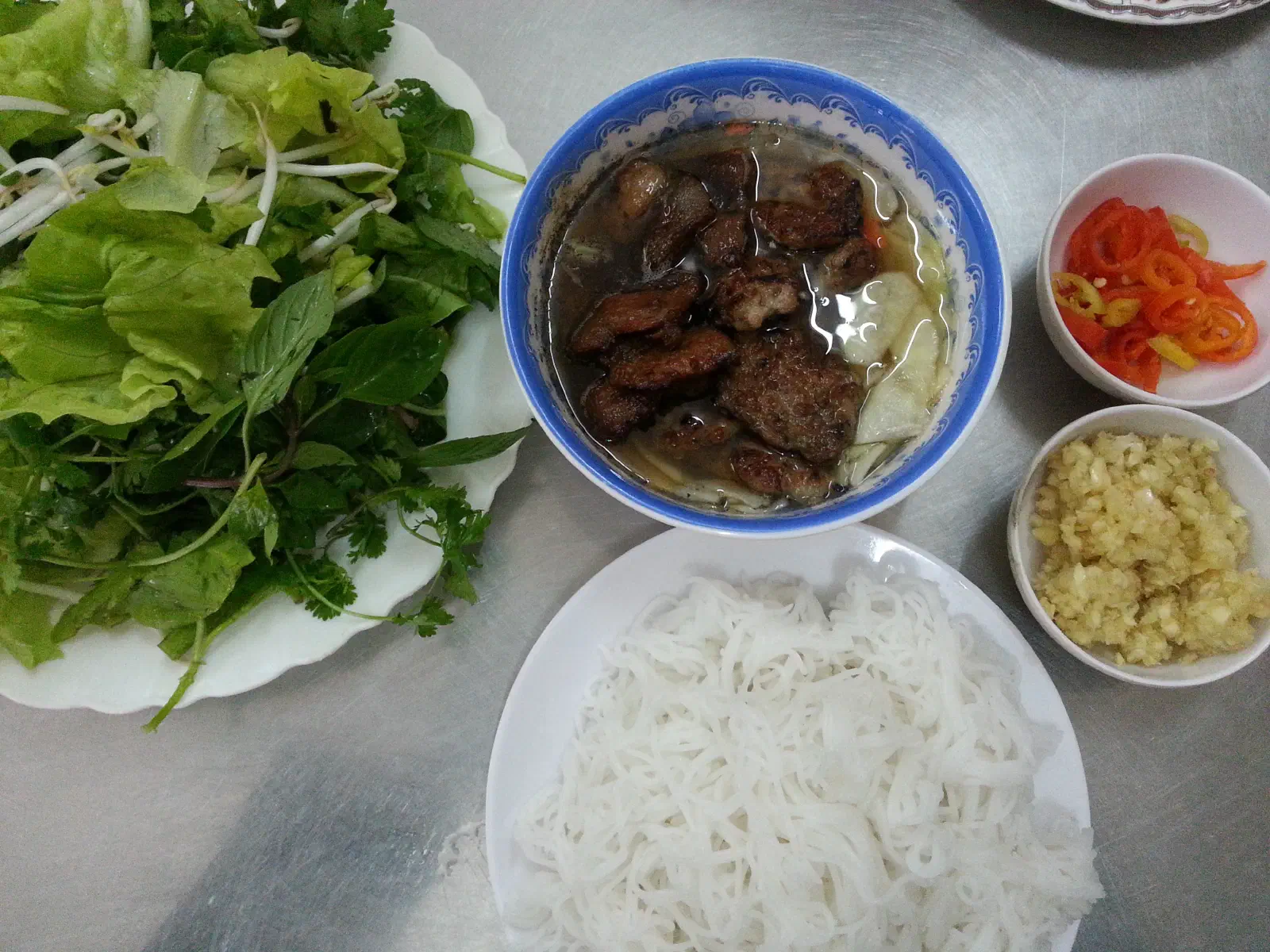 Bún chả Hà Nội — lịch sử và văn hóa món ngon "ngàn năm bửu vật"