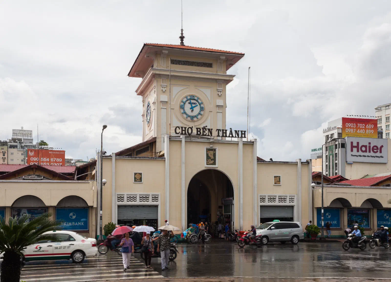Chợ Bến Thành — 100 Năm Ký Ức Giữa Lòng Sài Gòn