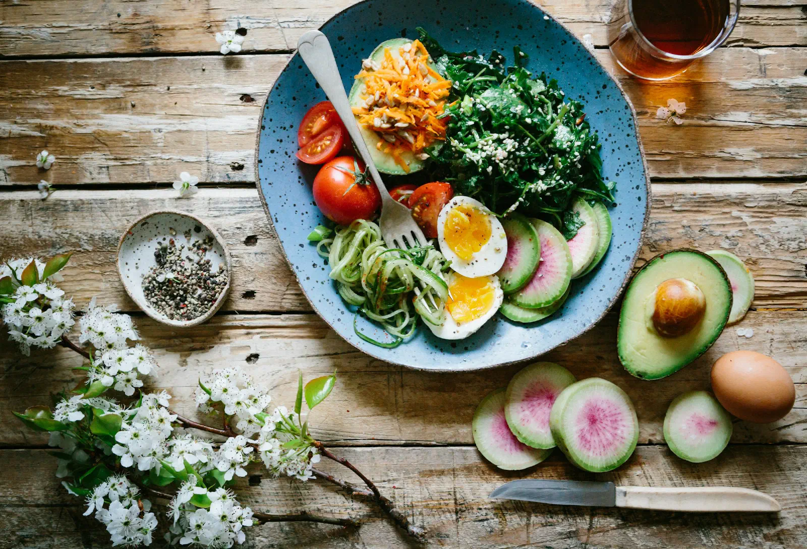 Chợ Đêm Và Ẩm Thực Đường Phố Sài Gòn: Linh Hồn Thành Phố Không Ngủ
