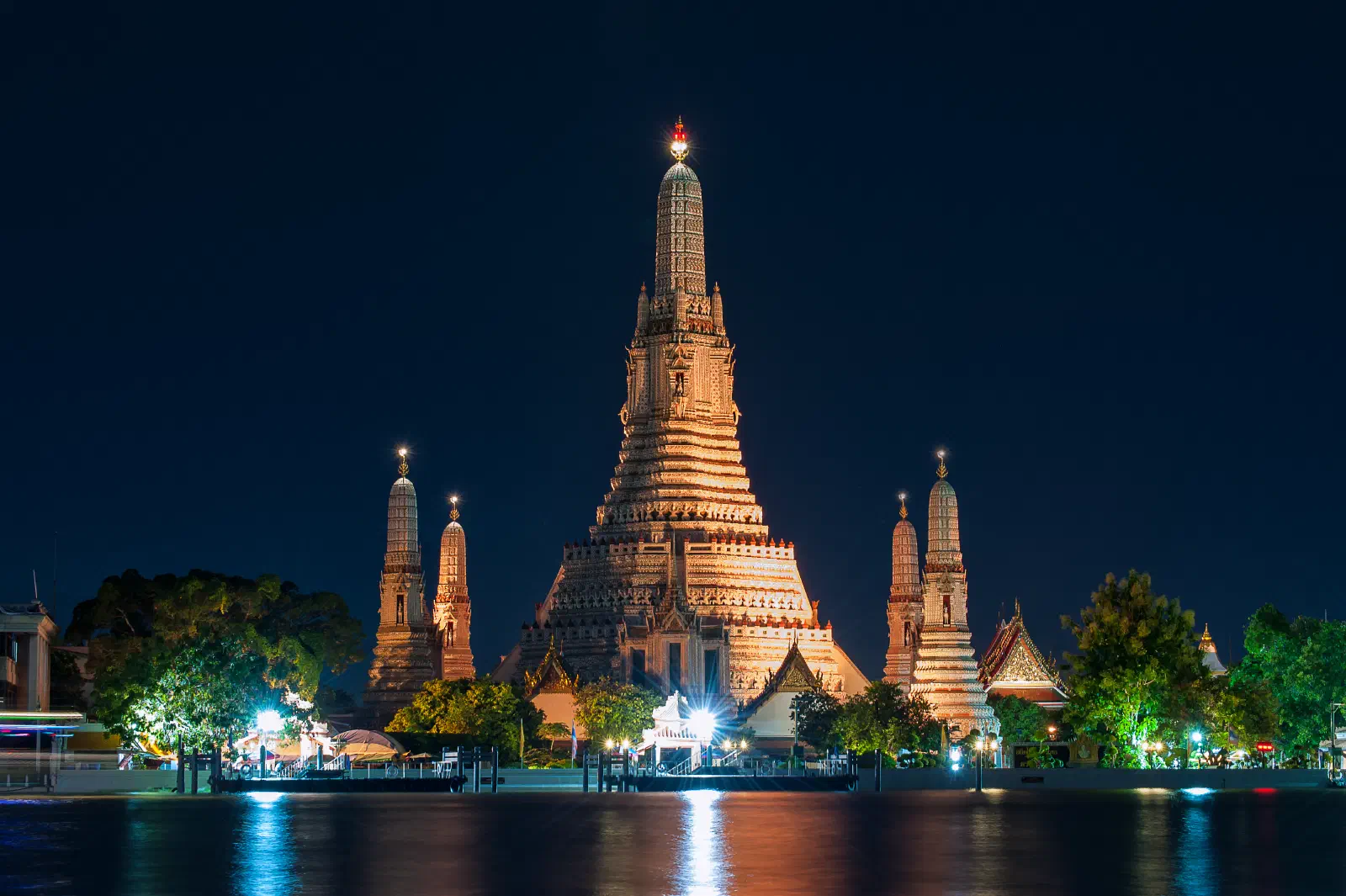 Du lịch Thái Lan tự túc từ Việt Nam: kinh nghiệm xin visa, điểm ăn chơi Bangkok, Chiang Mai, Phuket, chi phí chi tiết và mẹo đi lại giúp bạn tự tin lên đường.
