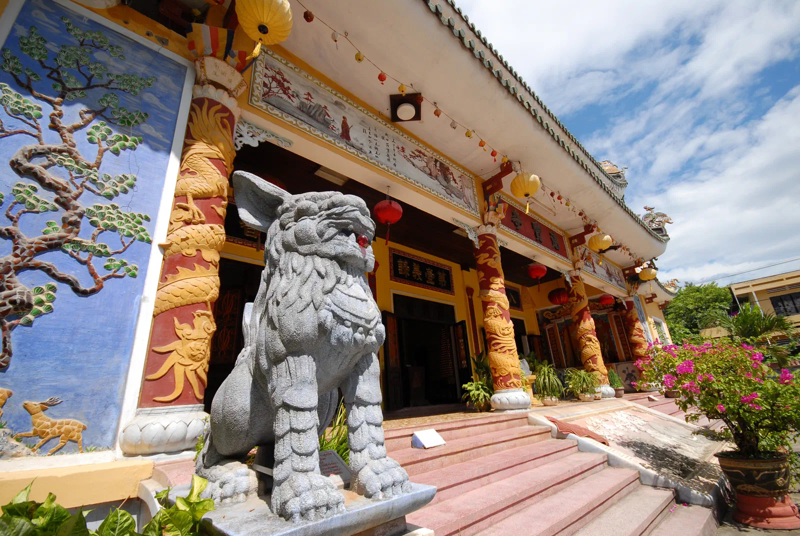 Từ một thương cảng nhộn nhịp bậc nhất Đông Nam Á, phố cổ Hội An đã trở thành di sản UNESCO với kiến trúc độc đáo và vẻ đẹp vượt thời gian.