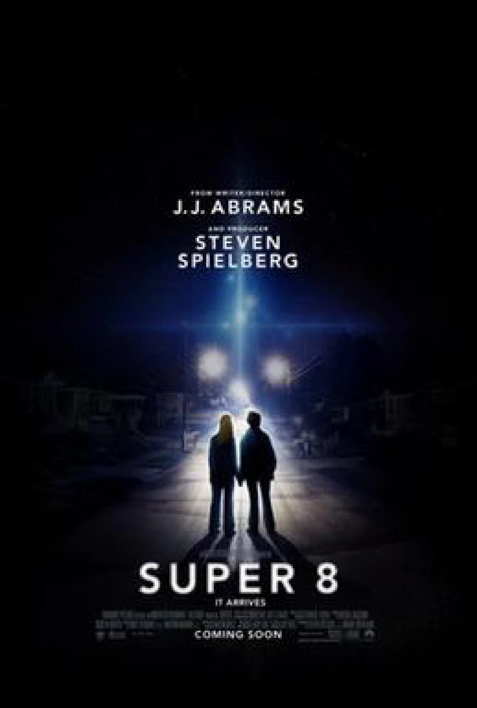 Super 8 (2011) của J.J. Abrams và Steven Spielberg — bức thư tình gửi tuổi thơ qua ống kính Super 8.